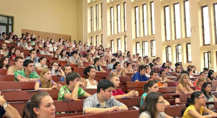 Ultimul an în care studenții de la Medicină mai pot da de trei ori examenele credit